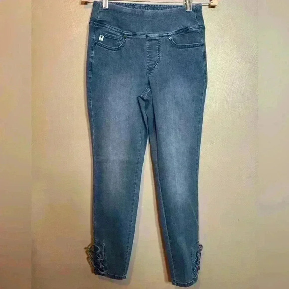 Belle by Kim Gravel Women's‎ Pull On Jeans Embellished Bow Ankle Size 2 - Picture 1 of 6